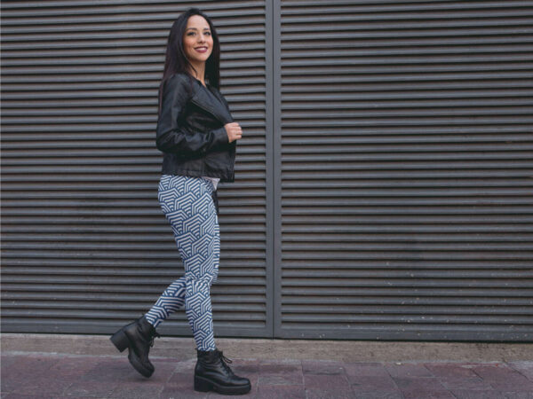 AwakeNAware.com-Awake-&-Aware---Lady-Walking-Down-Street-wearing-Hexagonal-Patterend-Yoga-Leggings